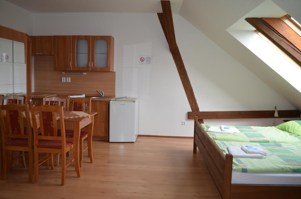 Hotel Famozclub Bakov nad Jizerou Habitación foto