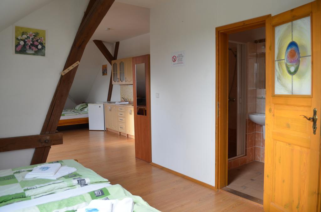 Hotel Famozclub Bakov nad Jizerou Habitación foto