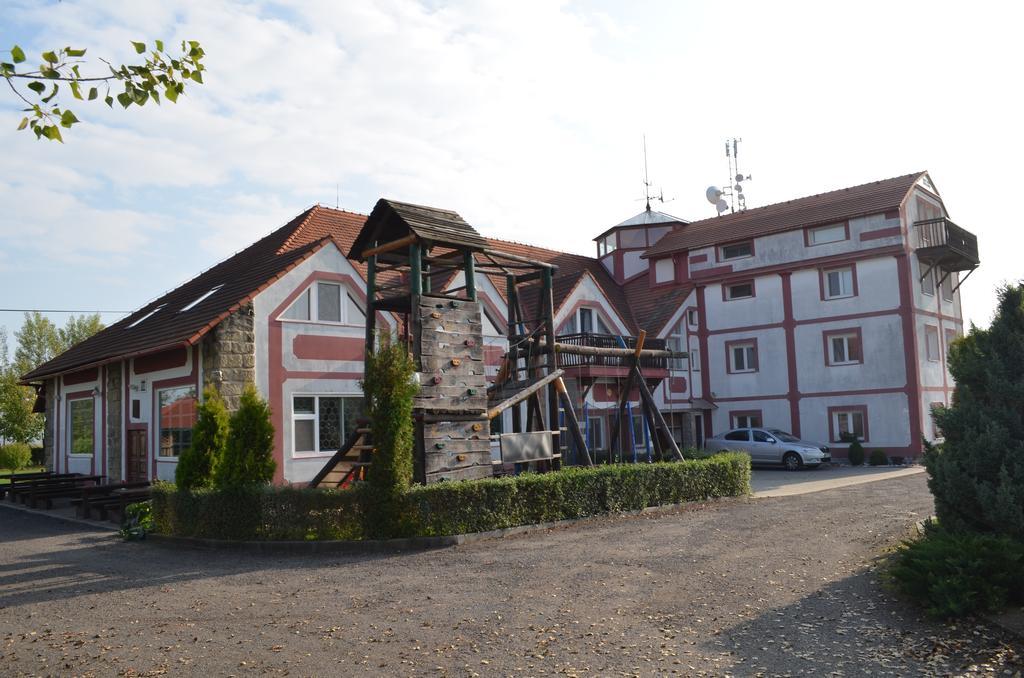 Hotel Famozclub Bakov nad Jizerou Exterior foto