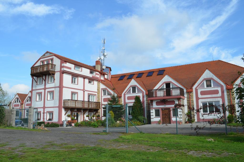 Hotel Famozclub Bakov nad Jizerou Exterior foto