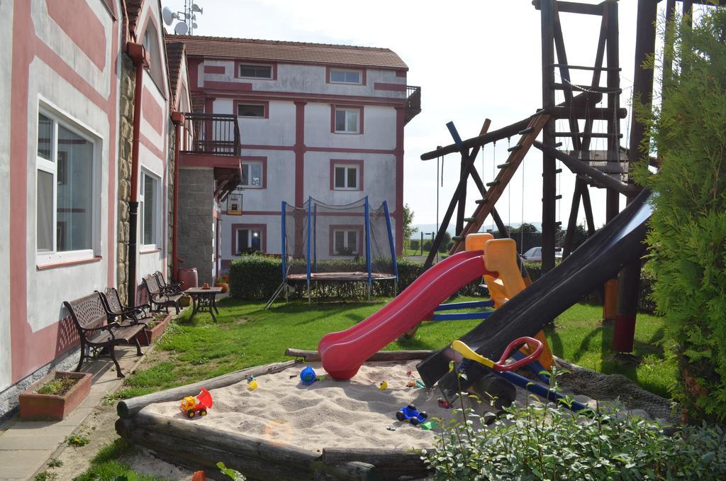 Hotel Famozclub Bakov nad Jizerou Exterior foto