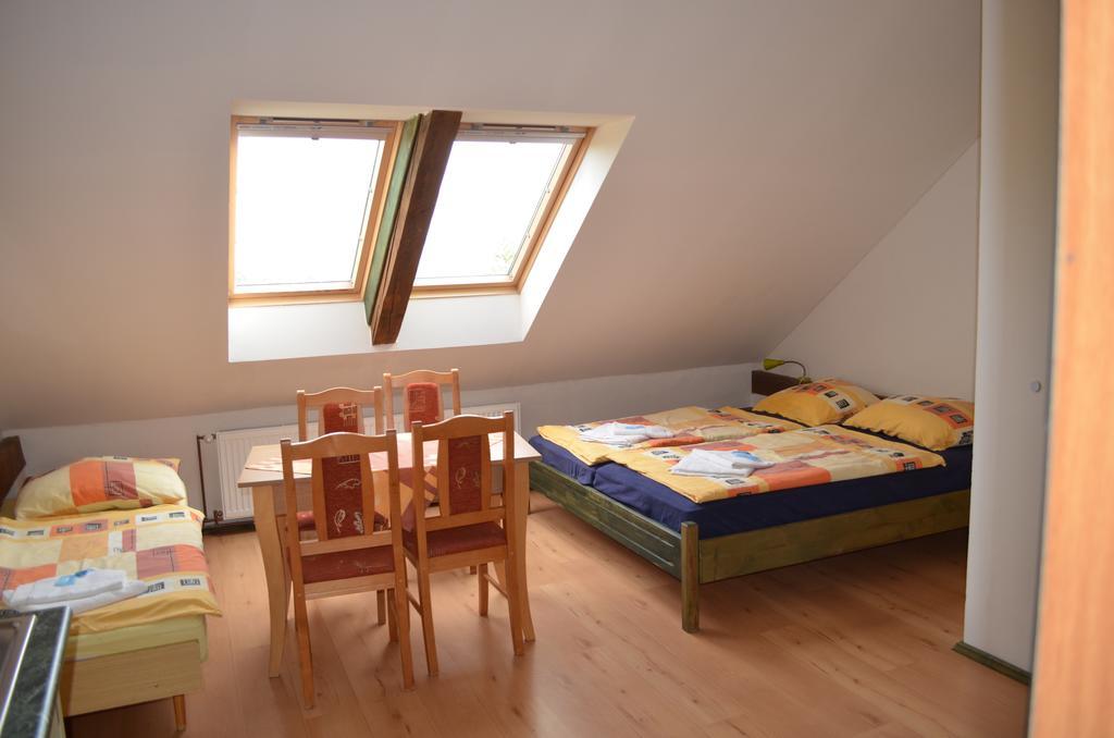 Hotel Famozclub Bakov nad Jizerou Habitación foto