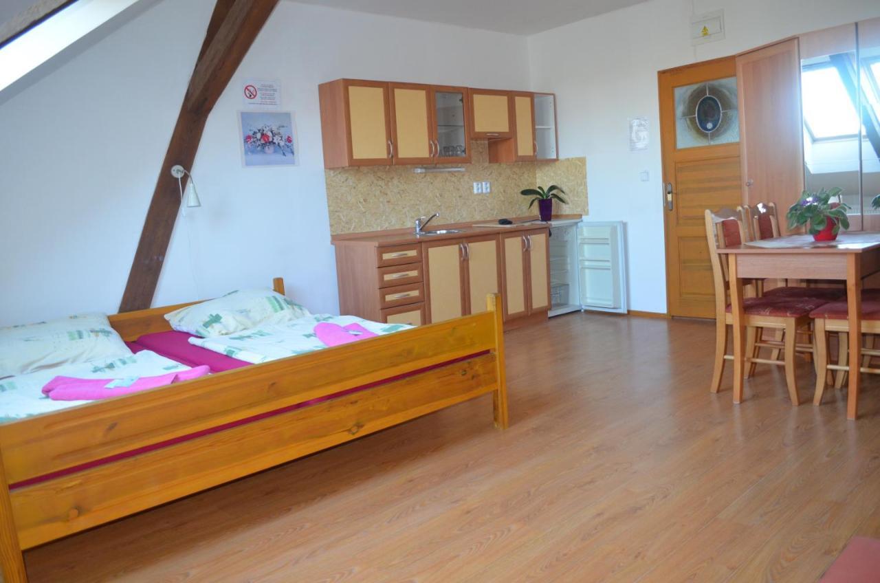 Hotel Famozclub Bakov nad Jizerou Habitación foto