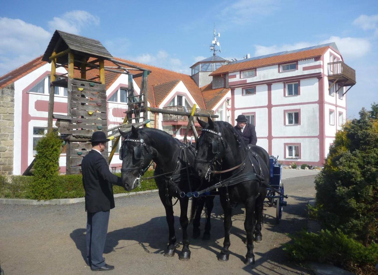 Hotel Famozclub Bakov nad Jizerou Exterior foto