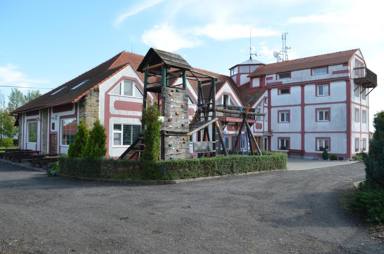Hotel Famozclub Bakov nad Jizerou Exterior foto
